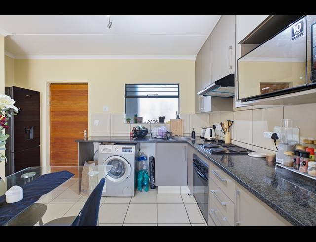 2 BEDROOM APARTMENT FOR SALE IN BARBEQUE DOWNS